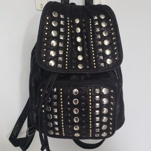 Studded cute backpack!🔥